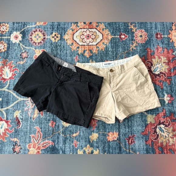 Women’s Volcom Black low rise shirt and tan Old Navy Shorts set - Picture 1 of 10